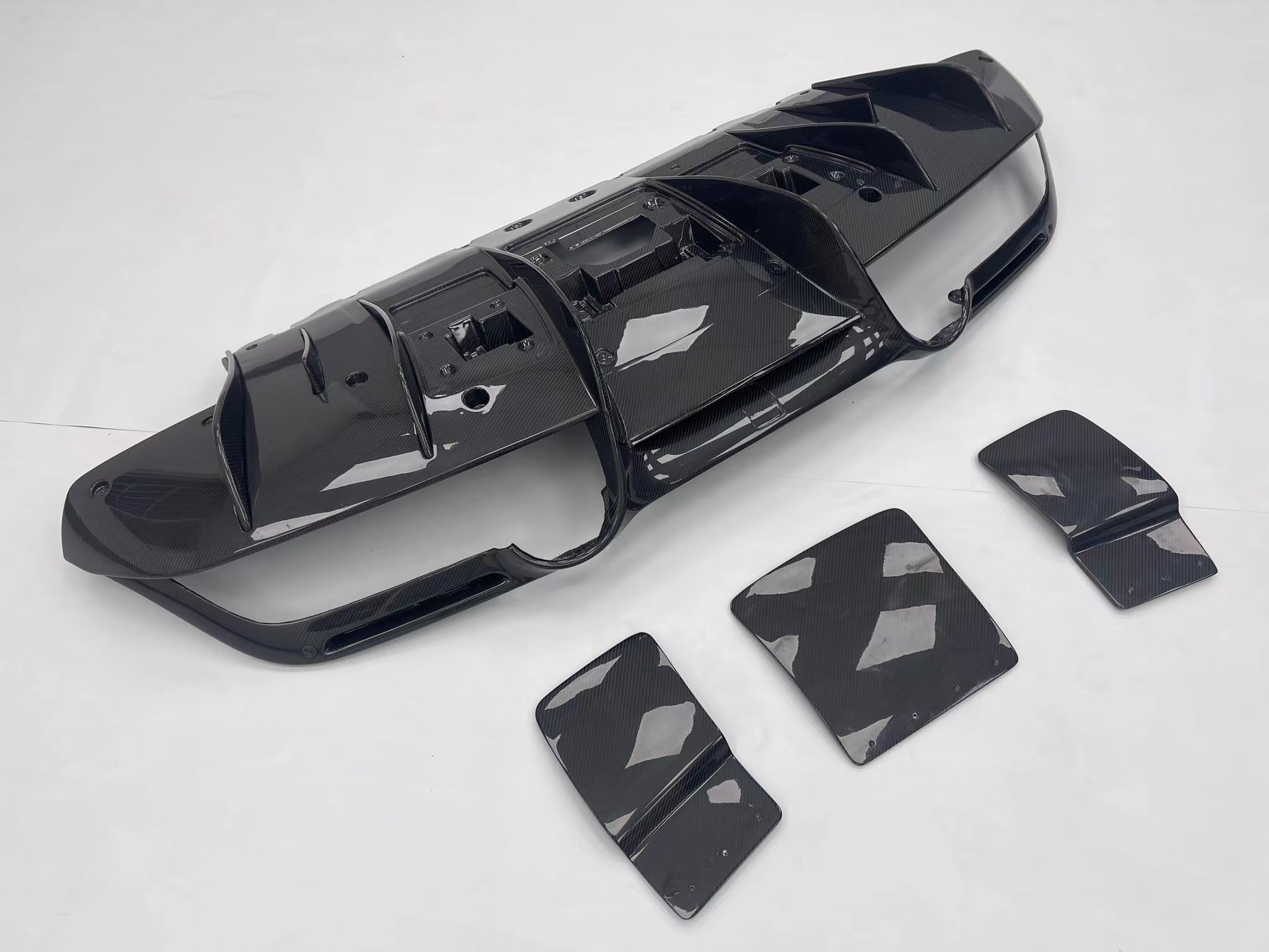 Auto Parts ForFerrari F8 Carbon Fiber Body Kit F8 Upgrade Novi Style Diffuser Carbon Fiber Diffuser