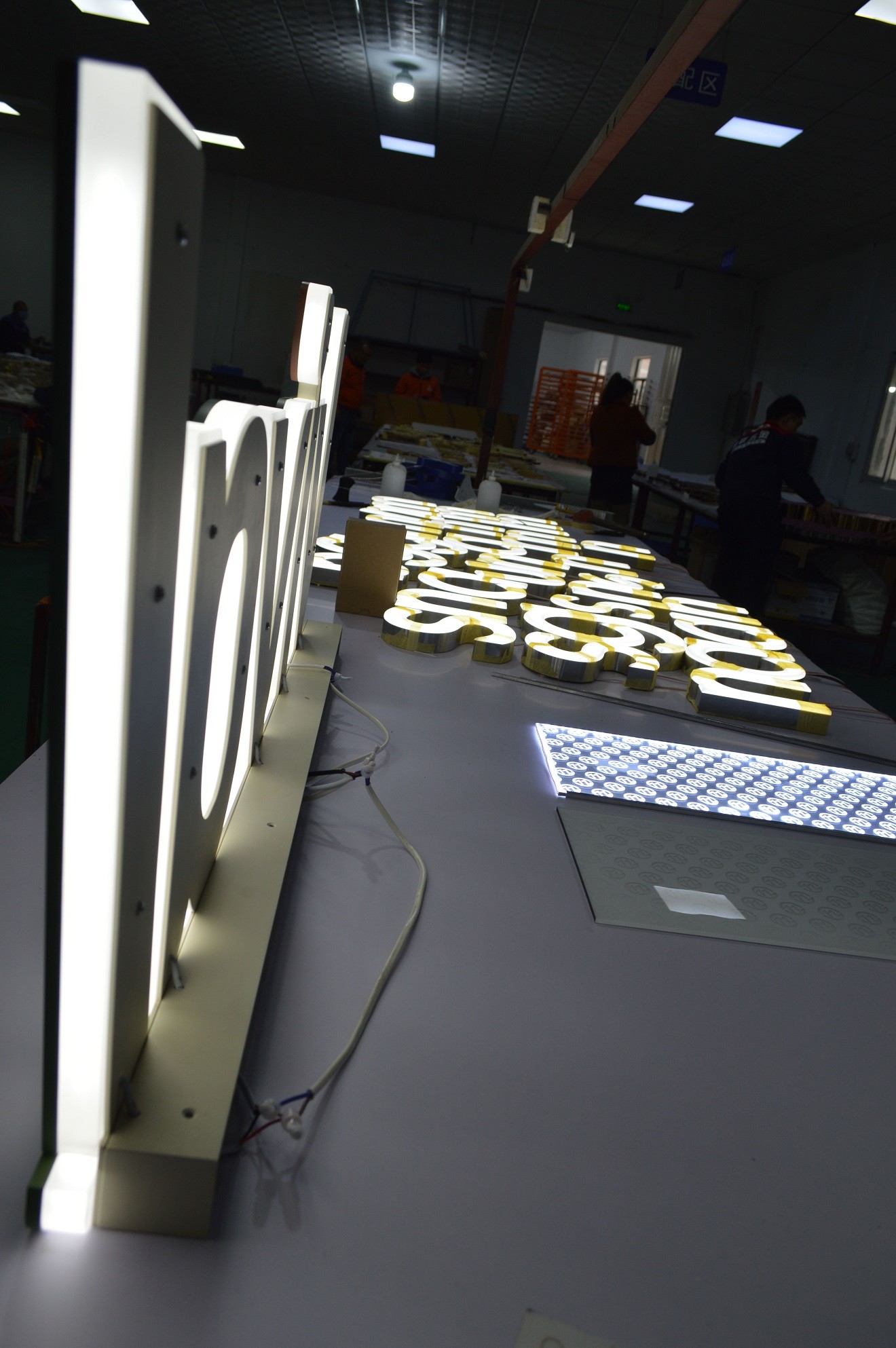 Acrylic Backlit Channel Letter Signs 8000K 33mm For Construction