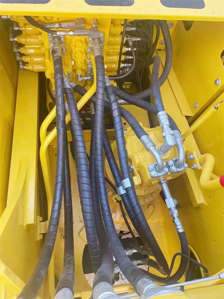 24000 KG Good Condition Original Japan Komatsu PC240-8 Excavator with Hydraulic Valve