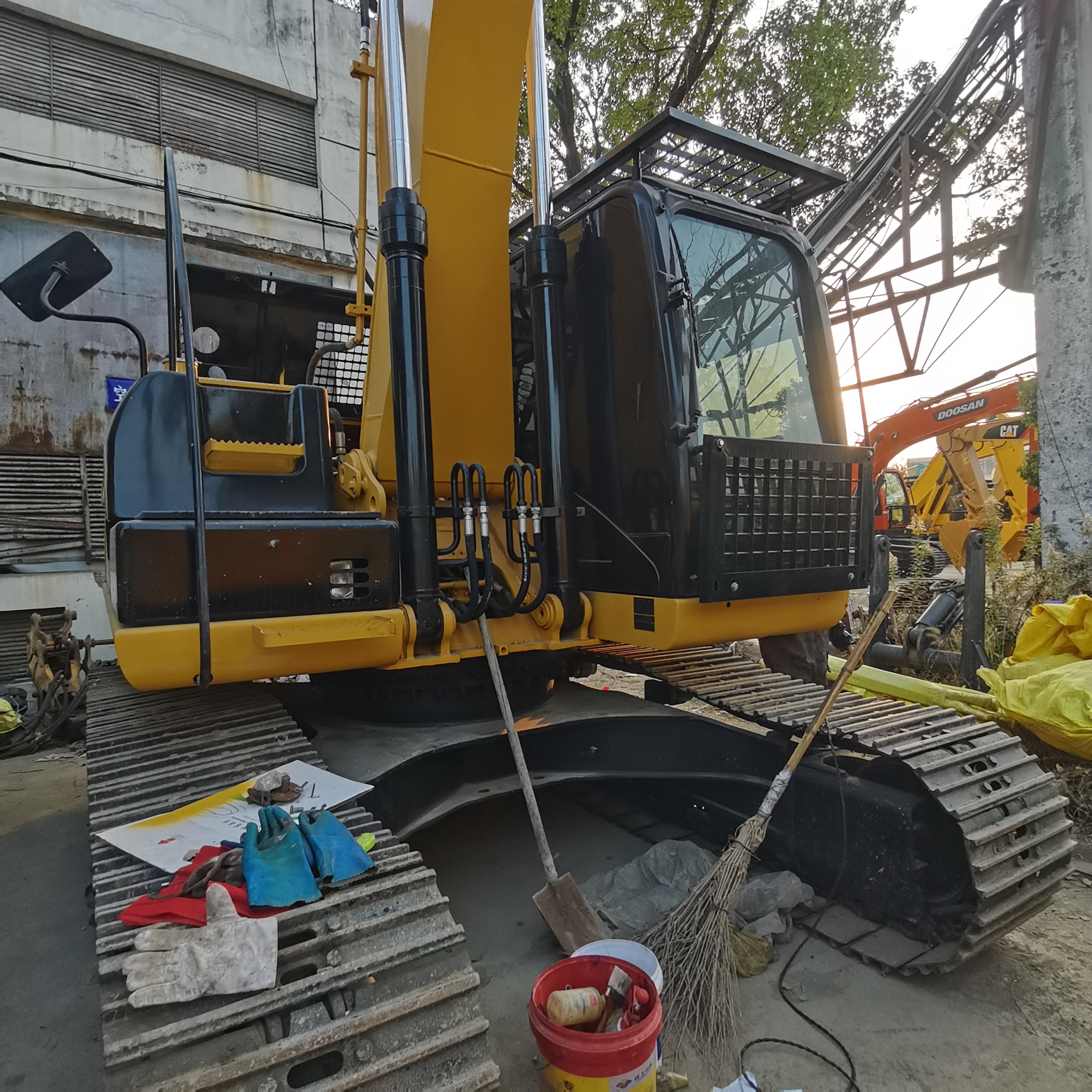 Good Condition Used CAT 320 Excavator in Japan with Year 2020 and Operating Weight 20930