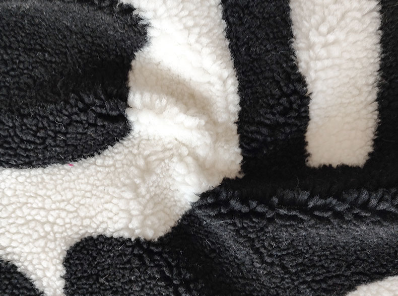 100% Polyester Sherpa Fleece Fabric Knitted Coral Blanket Pajamas Garment