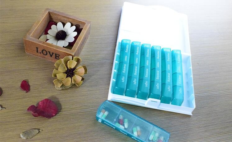 28 compartment column shape plastic pill storage box with pill crush box, Conventional eco-friendly 4 grids plastic trav