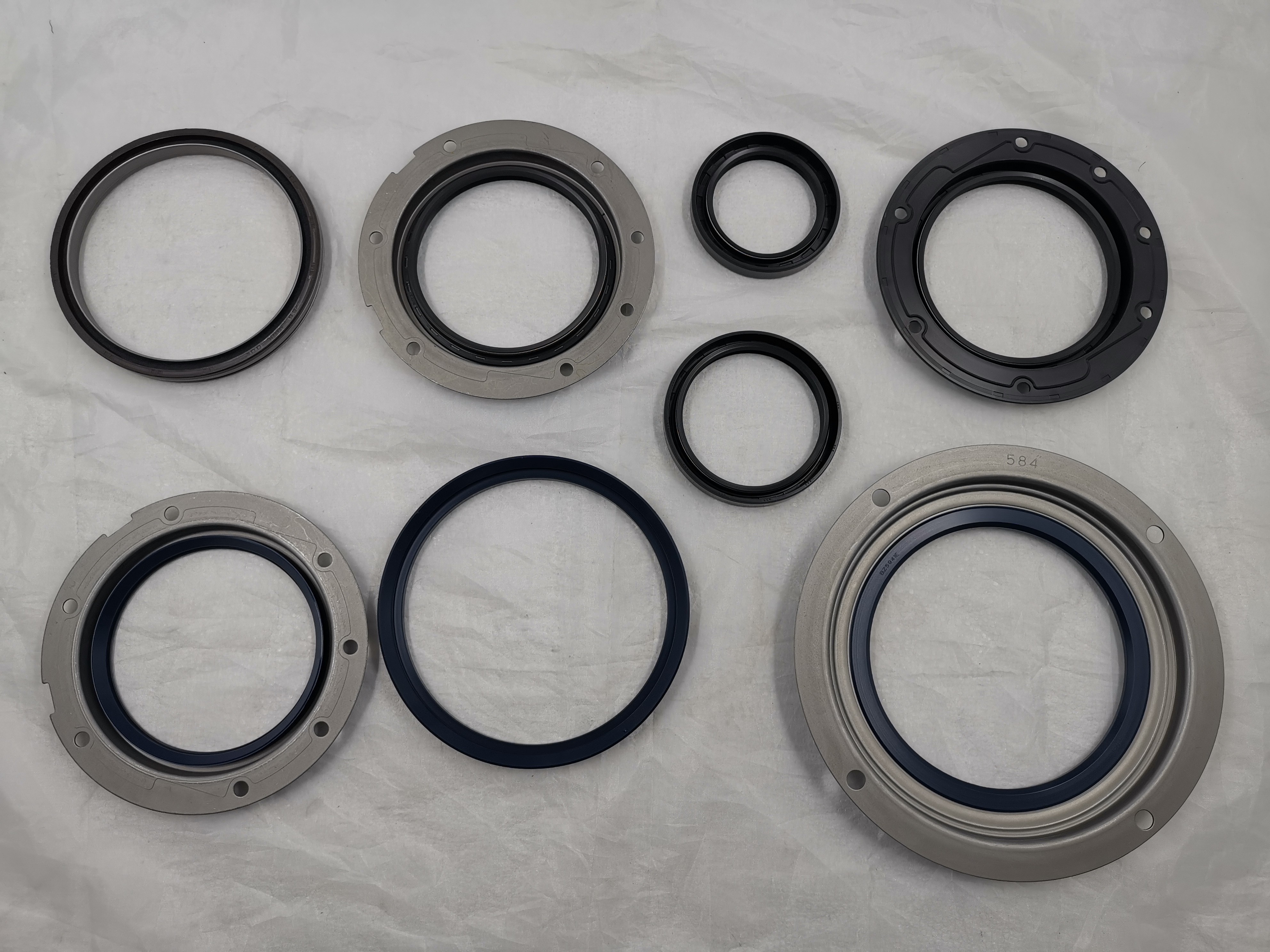 Original NOK Oil Seals 6D95 AE3297-GO AW9063-EO 6BG1 AH3222-PO AZ4079-FO 4TNE94 4M40 Front And Rear Oil Seals