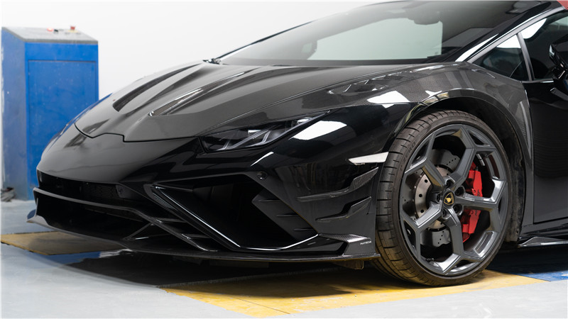 New Product Carbon Fiber Body Kit for Lamborghini Huracan EVO Huracan EVO Carbon Fiber Front Shovel Diffuser Spoiler