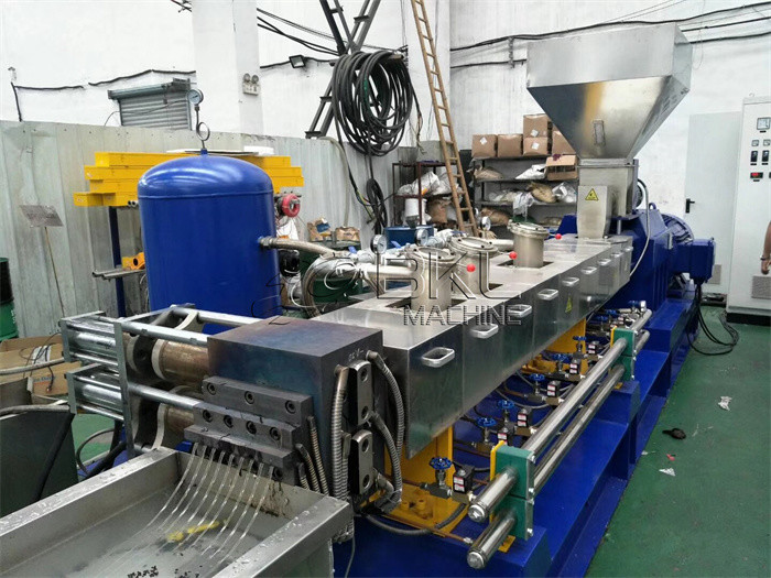 Single Stage Twin Screw Extruder Machine 400KG H PET Granulating Line