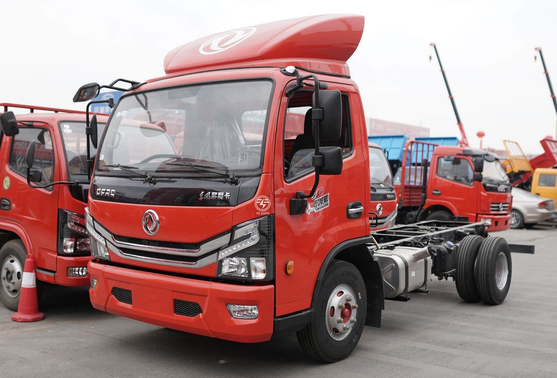 Dongfeng 4x2 Mini Light Commercial Delivery Cargo Truck Diesel Manual Yuchai Euro 4