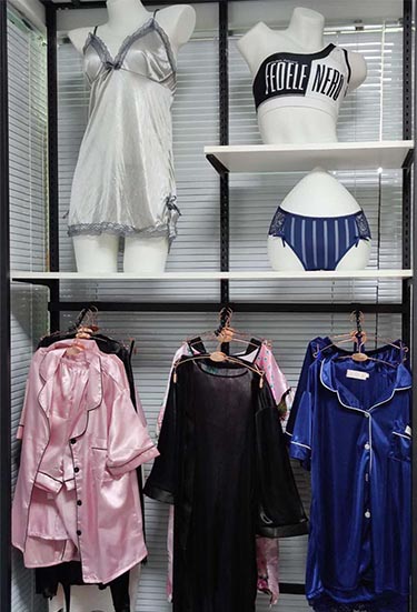 Men's sports shorts tight fitness running training sports shorts fast selling breathable fast dry stretch shorts