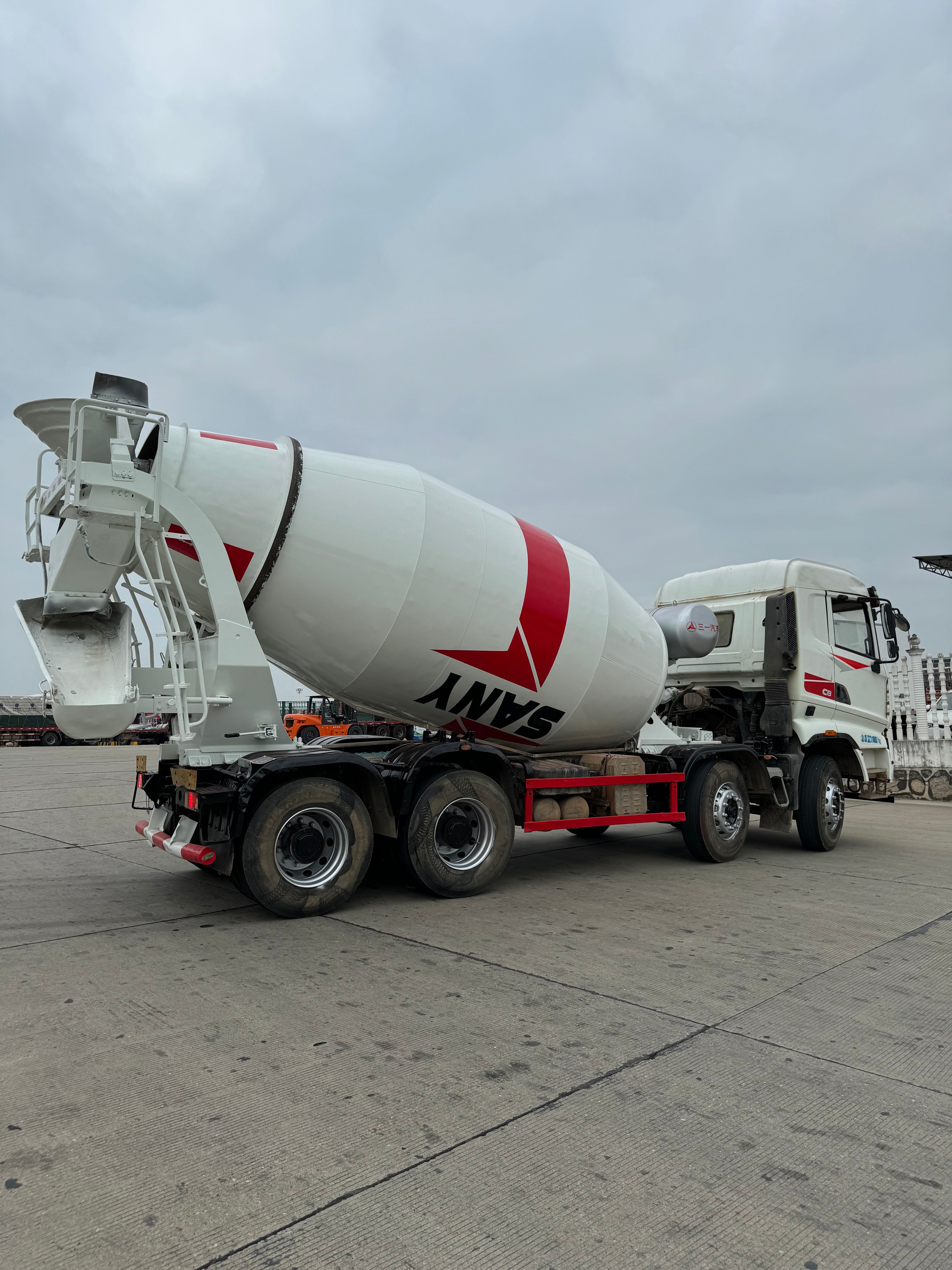 SANY 2021 Second-hand Concrete Mixer Truck 12Cbm 31000Kg White Color Standard Size Four Bridges