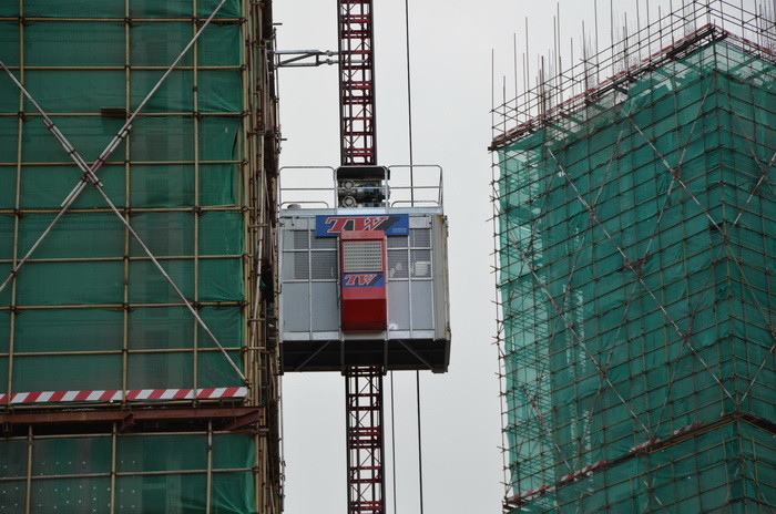 Hot Galvanized 300m 46m/Min Rack And Pinion Construction Hoist For Passenger