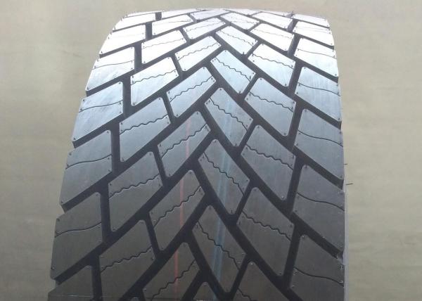High Stability 16 Inch Truck Tires , Driving Axle Tires 12R22.5 For Rainy / Wet
