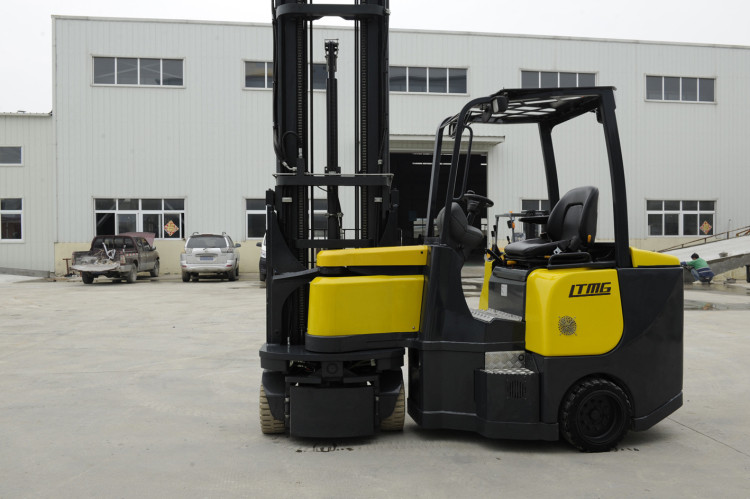 2 Ton Electric Counterbalance Forklift Truck Solid Tire With 3 - Stage Mast