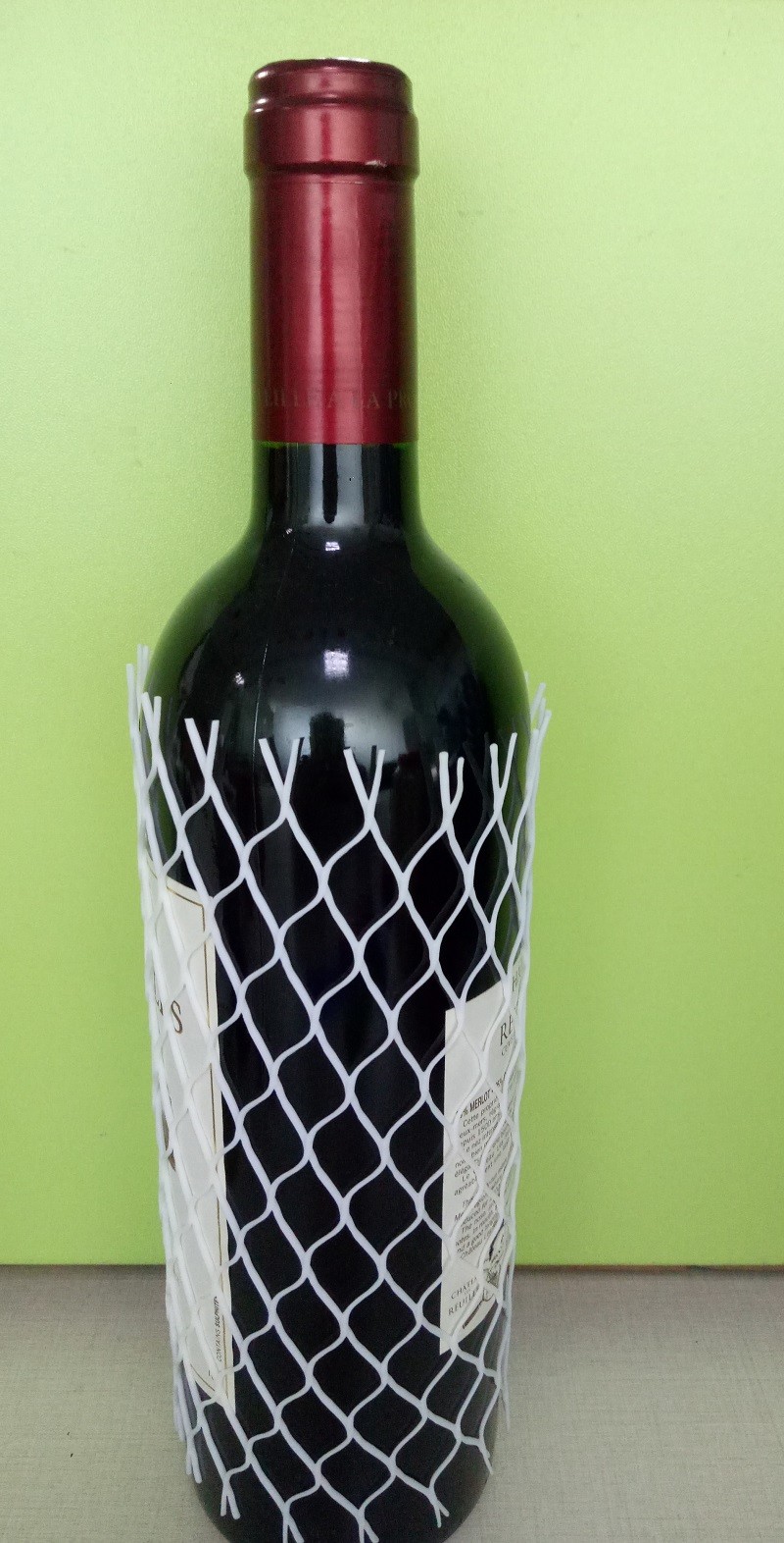 Protective Polyethylene Mesh Sleeves 7.5cm Width Diamond Hole For Wine Bottle