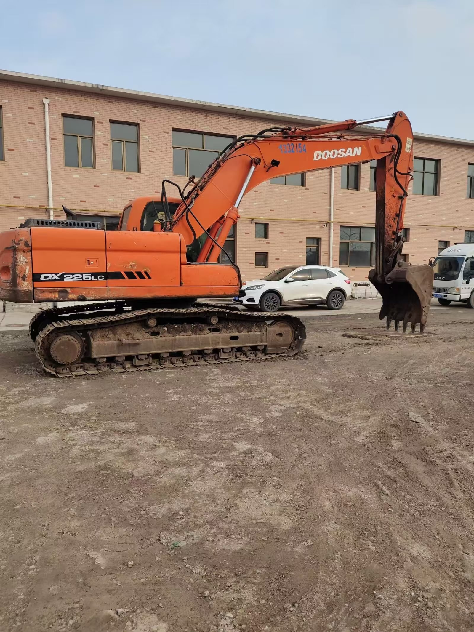 Doosan DX225LC excavator with original quality and affordable price