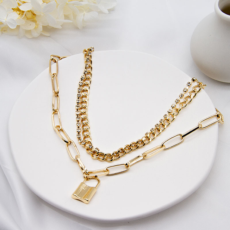 Round Hoop Gold Fashion Necklace With Pandent Three Circles Lock Dangle Jewelry