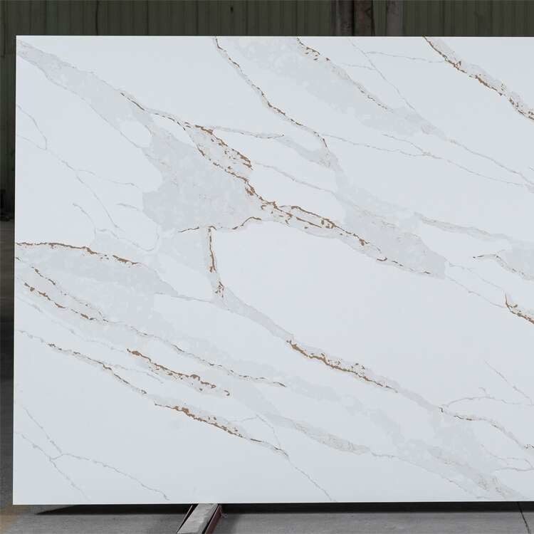 20mm Thick Calacatta Quartz Stone Slab Customized Size Polished Quartz Stones