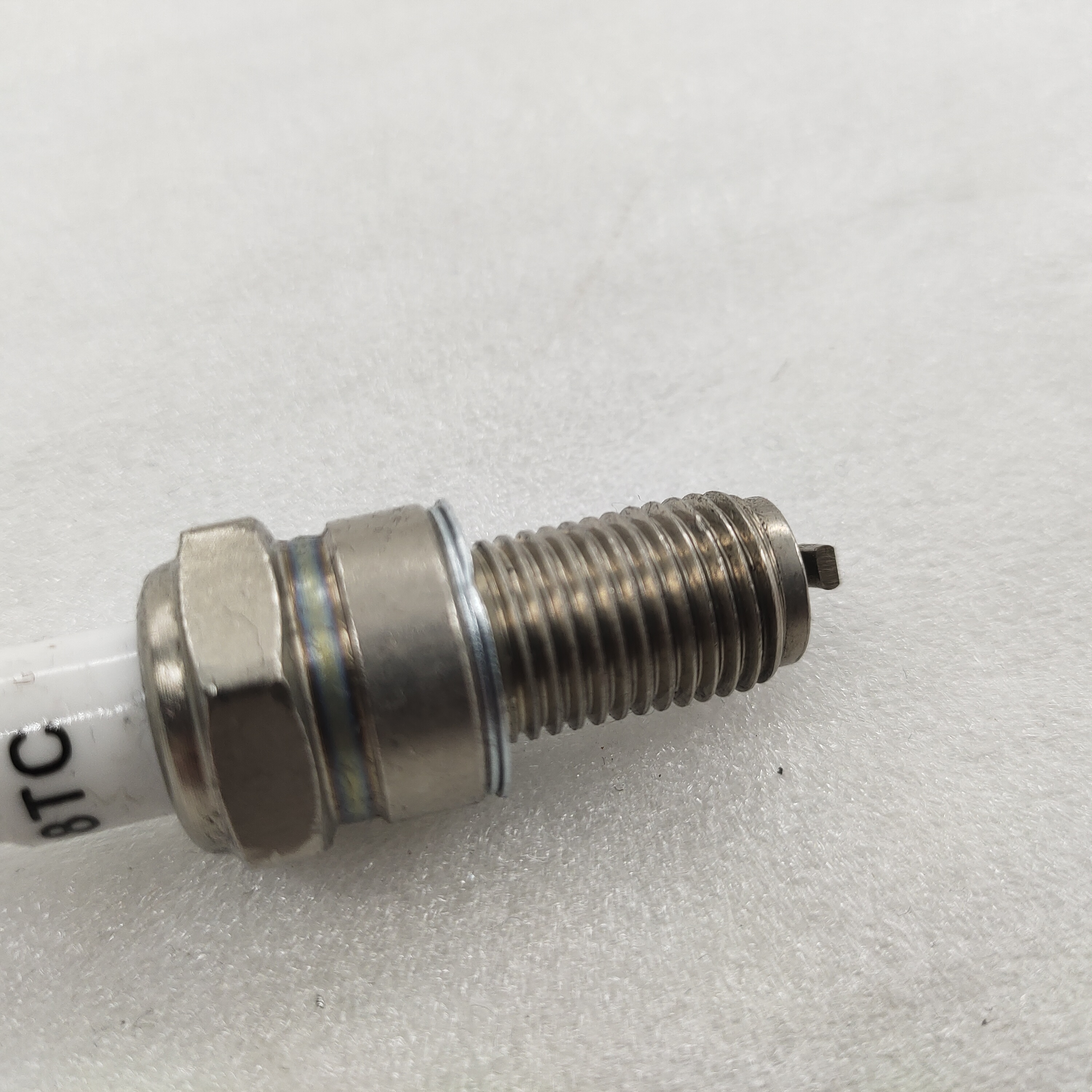 Tricycle Engine Spare Parts 250cc Water Cooled Engine Spark Plug for Better Efficiency