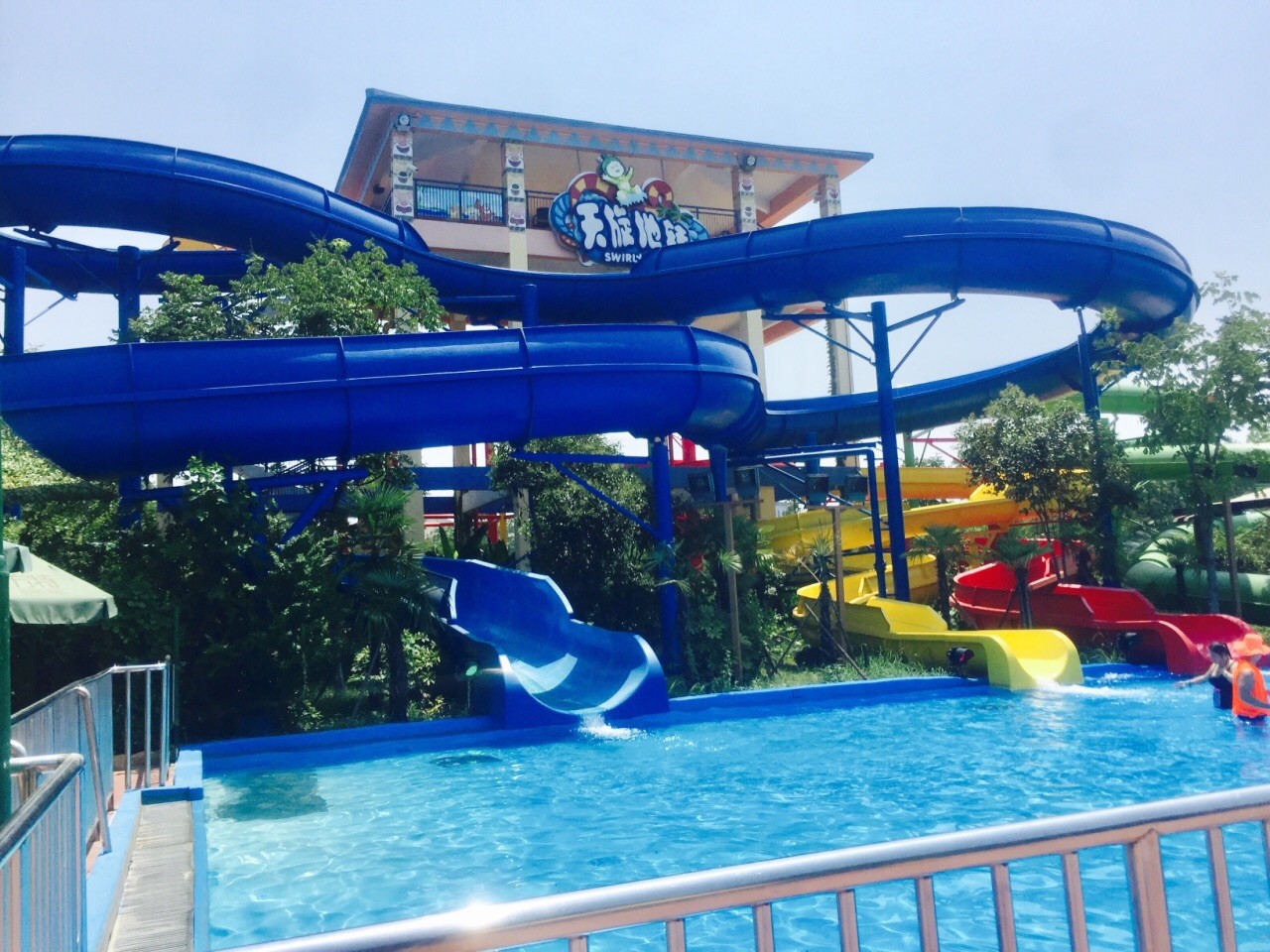 Outdoor Spiral Slide Water Slide Playground For Amusement Park 1 Year Wanrranty