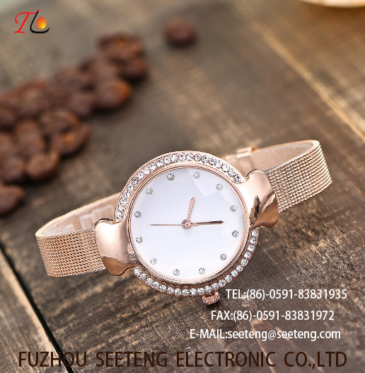 LADY WATCH WITH DIAMOND ALLOY WATCH QUARTZ WATCH AND METAL WATCH BAND FASHION WATCH CONCISE STYLE BLACK/GOLD