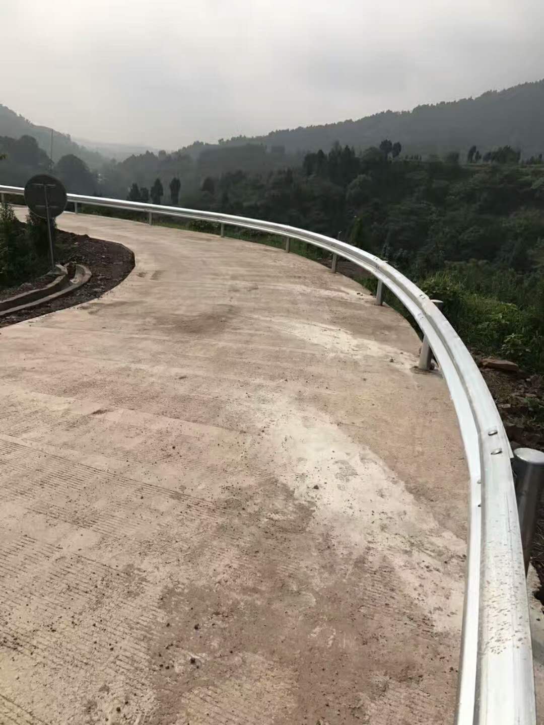 Custom Color Steel Highway Corrugated Beam Curved Guardrail with Q235 Q345 Material