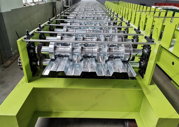 Automatic GI Steel Decking Floor Roll Forming Machine 380V PLC