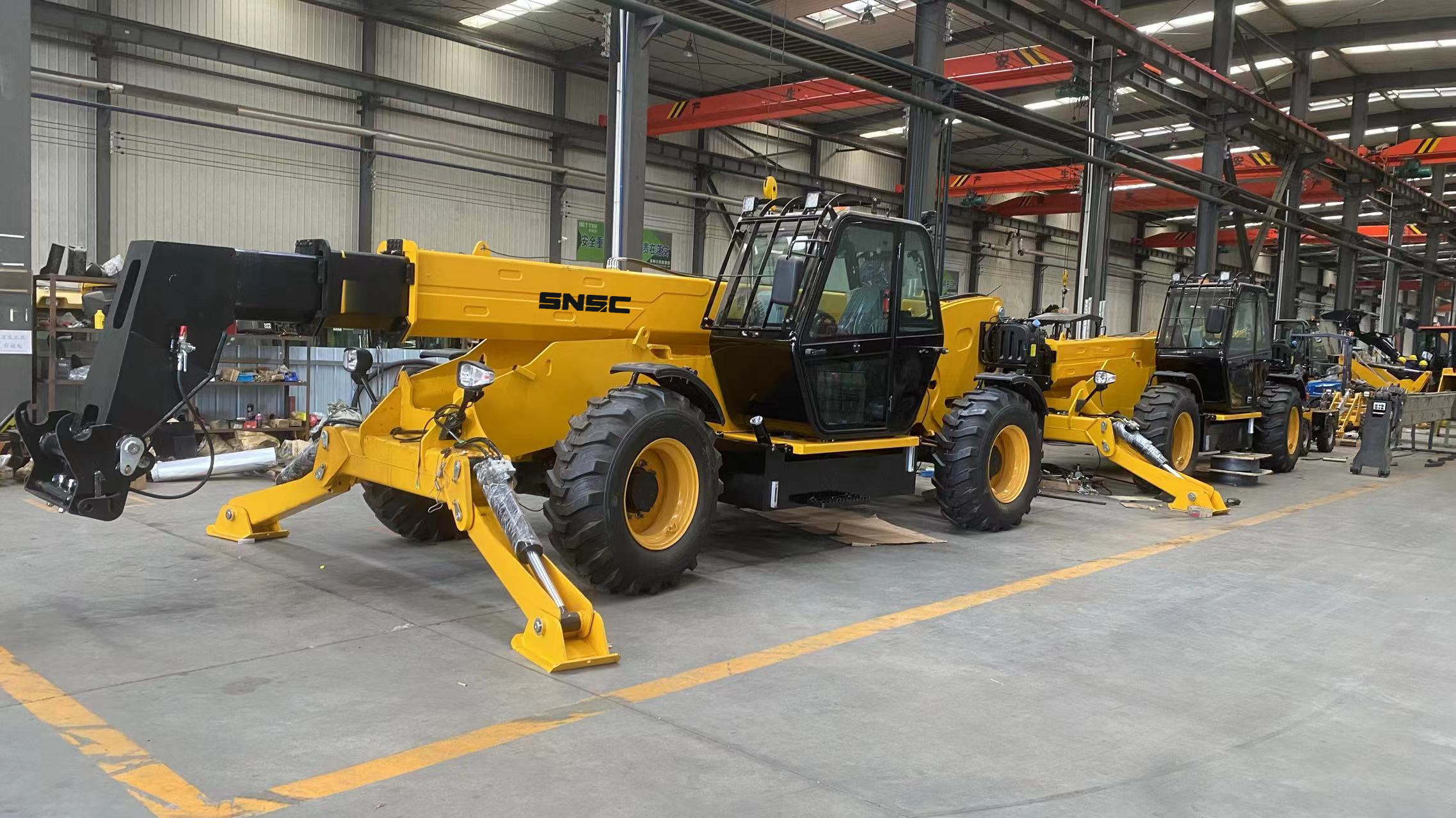 Versatile SNSC Telescopic Boom Forklift With 2/3 Stage Mast And Diesel Power