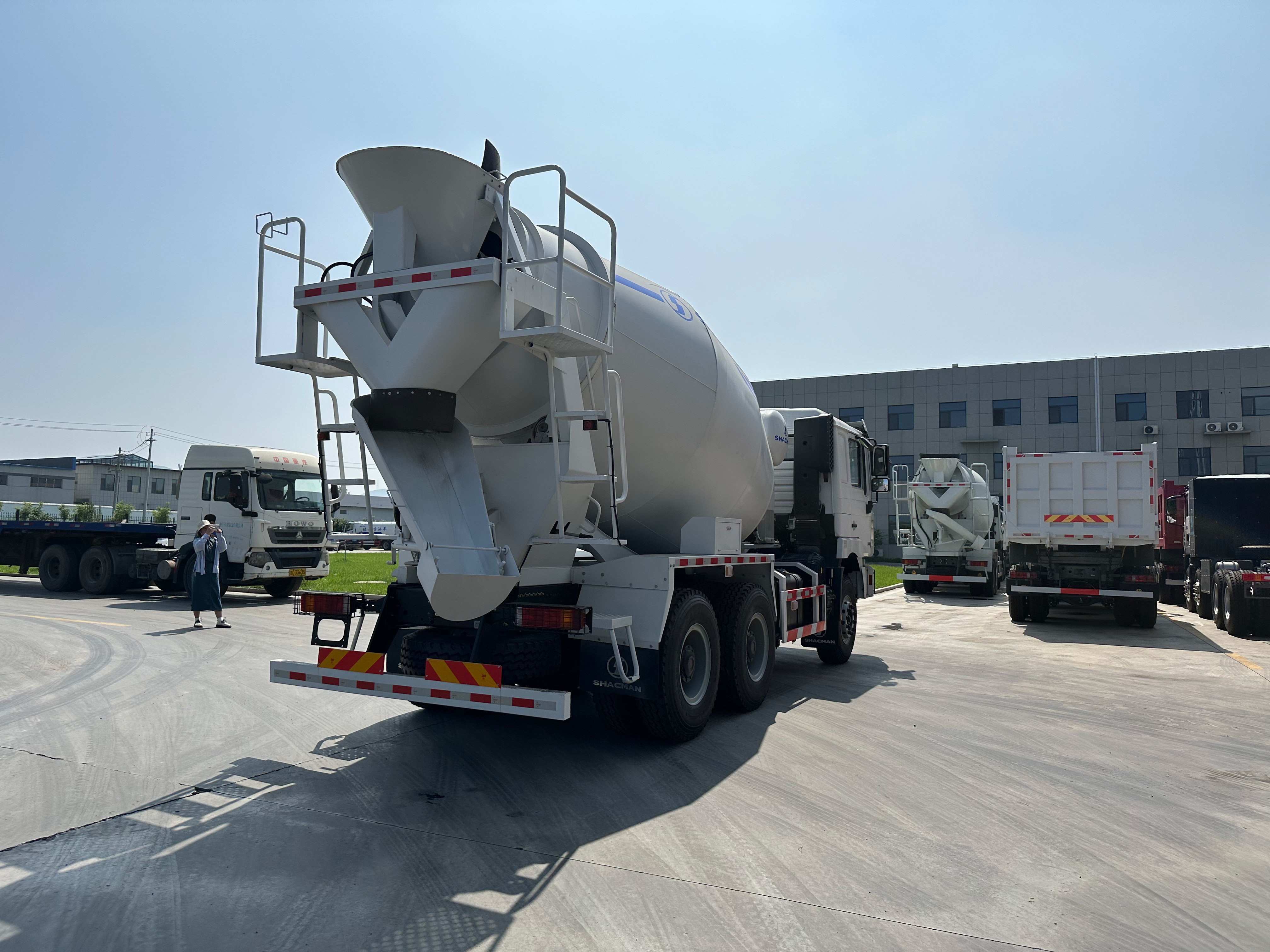 Transport Various Concrete Mixer Shacman With Standard High-Strength Concretes Mixer Truck