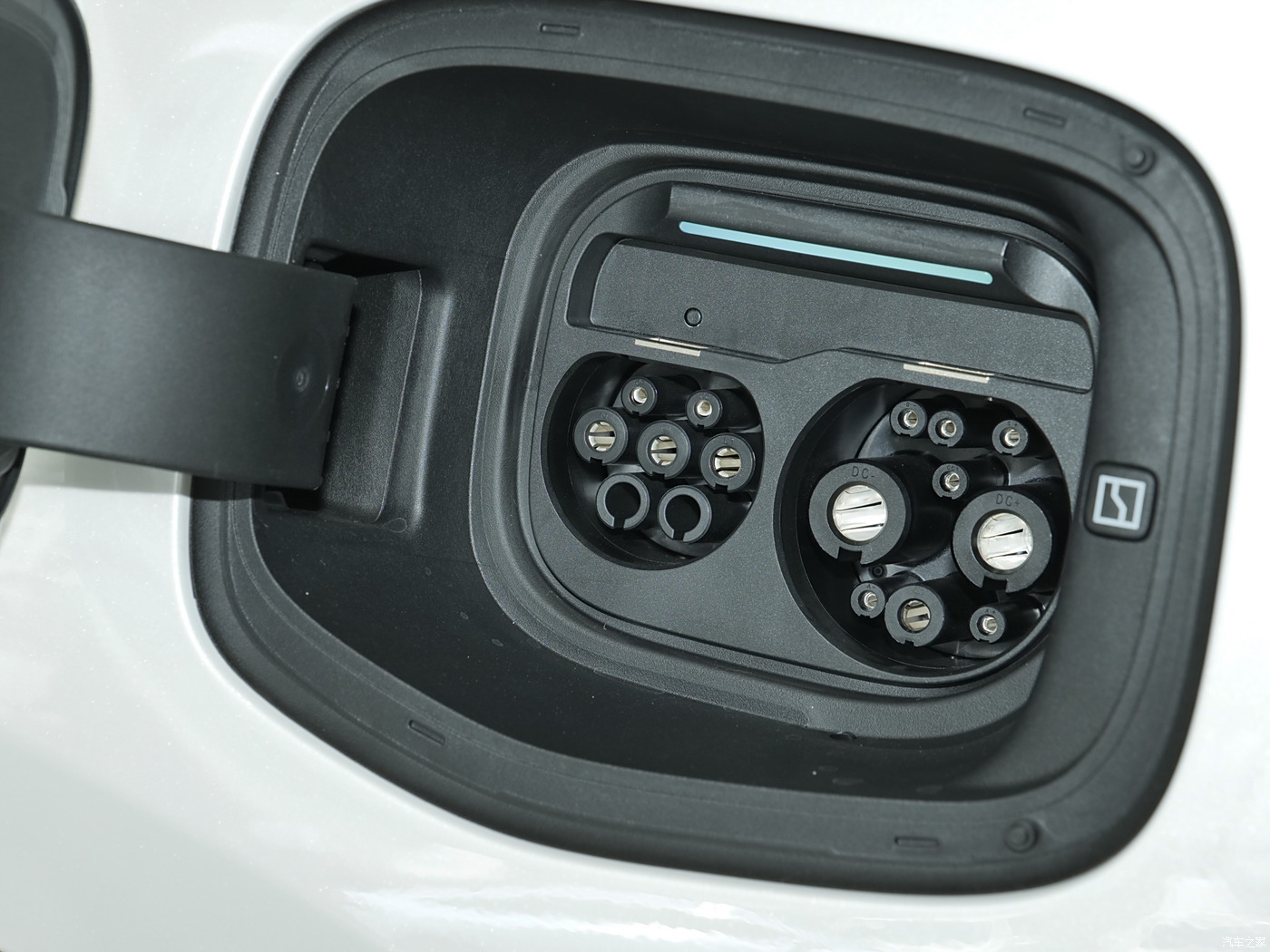 Pure Electric ZEEKR 001 2025 MODEL WE ME YOU 95KWH 100KWH 2WD RWD 4WD 705KM Luxury SUV with and Maximum Speed 240km/h