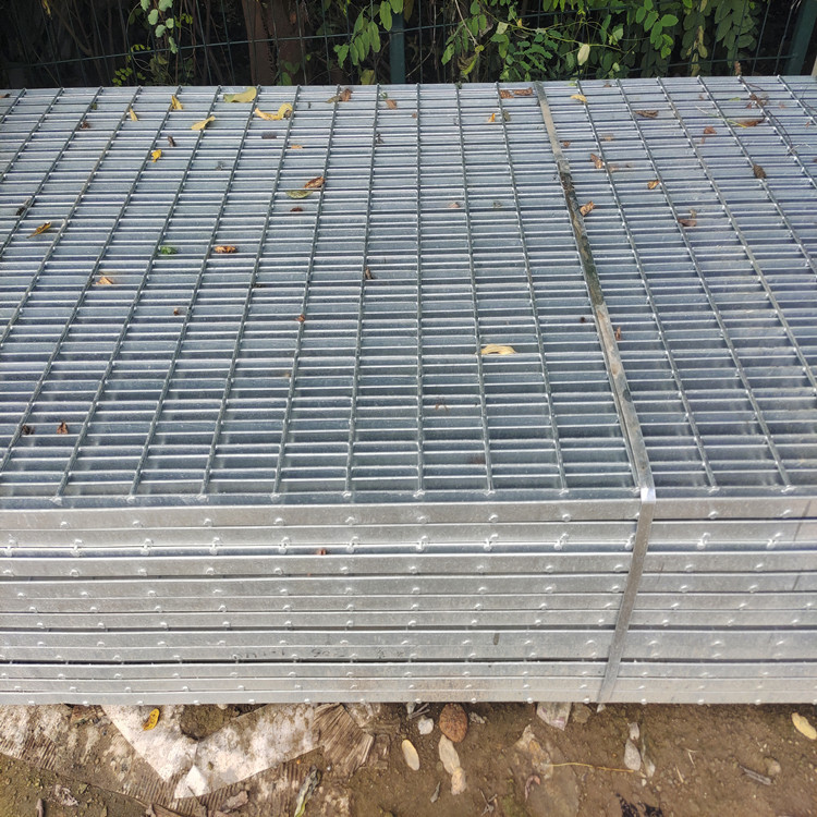 Shipbuilding Serrated Galvanized Steel Grating Corridor Access Stair Step Plate