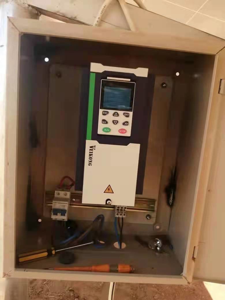 Automatic Switching Solar Water Pump Controller 380V 7.5kw 10hp MPPT Inverter