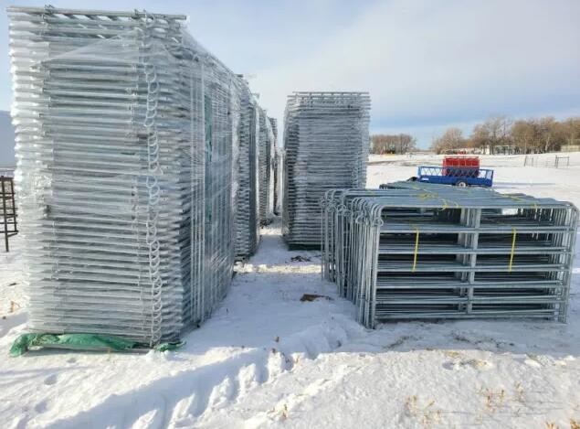 Portable Cattle 1.6m×2.1m Heavy Duty Livestock Panels Easily Assembled