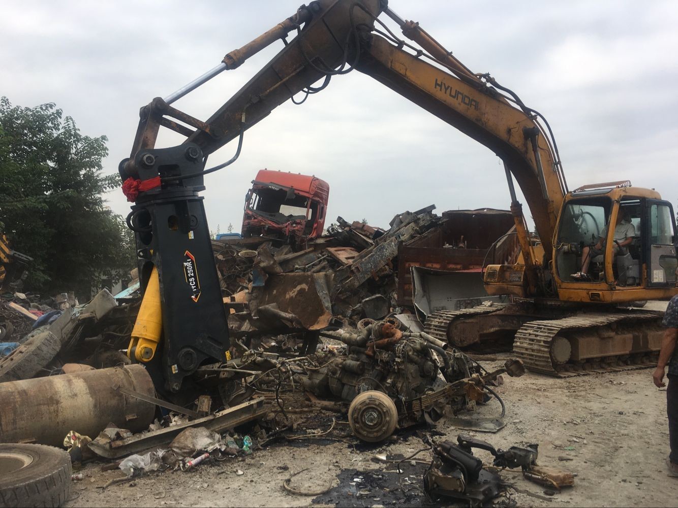 BEIYI BY-CS250RT multifunctional excavator hydraulic scrap steel shear for 6-50T excavator