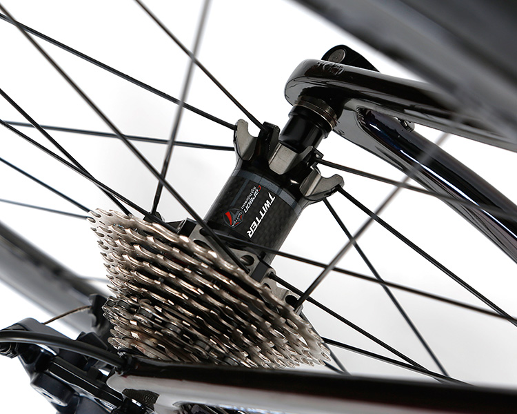 R8000 Groupset Carbon Fiber Road Bike 22 Speed Holographic Frame Carbon Wheel