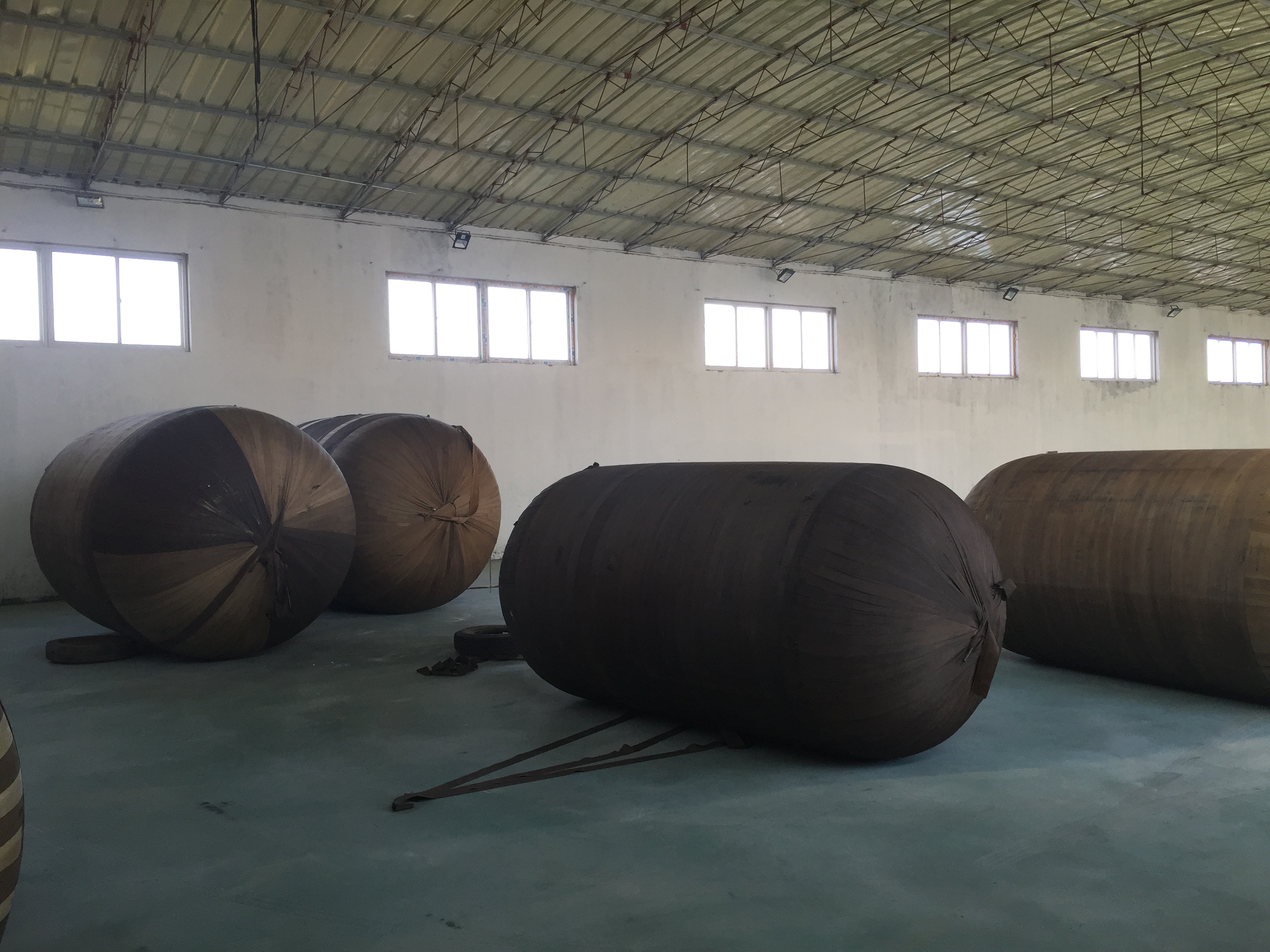 50Kpa 80 Kpa STS Pneumatic Rubber Fender Yokohama Type Fenders With Tire Chain Net