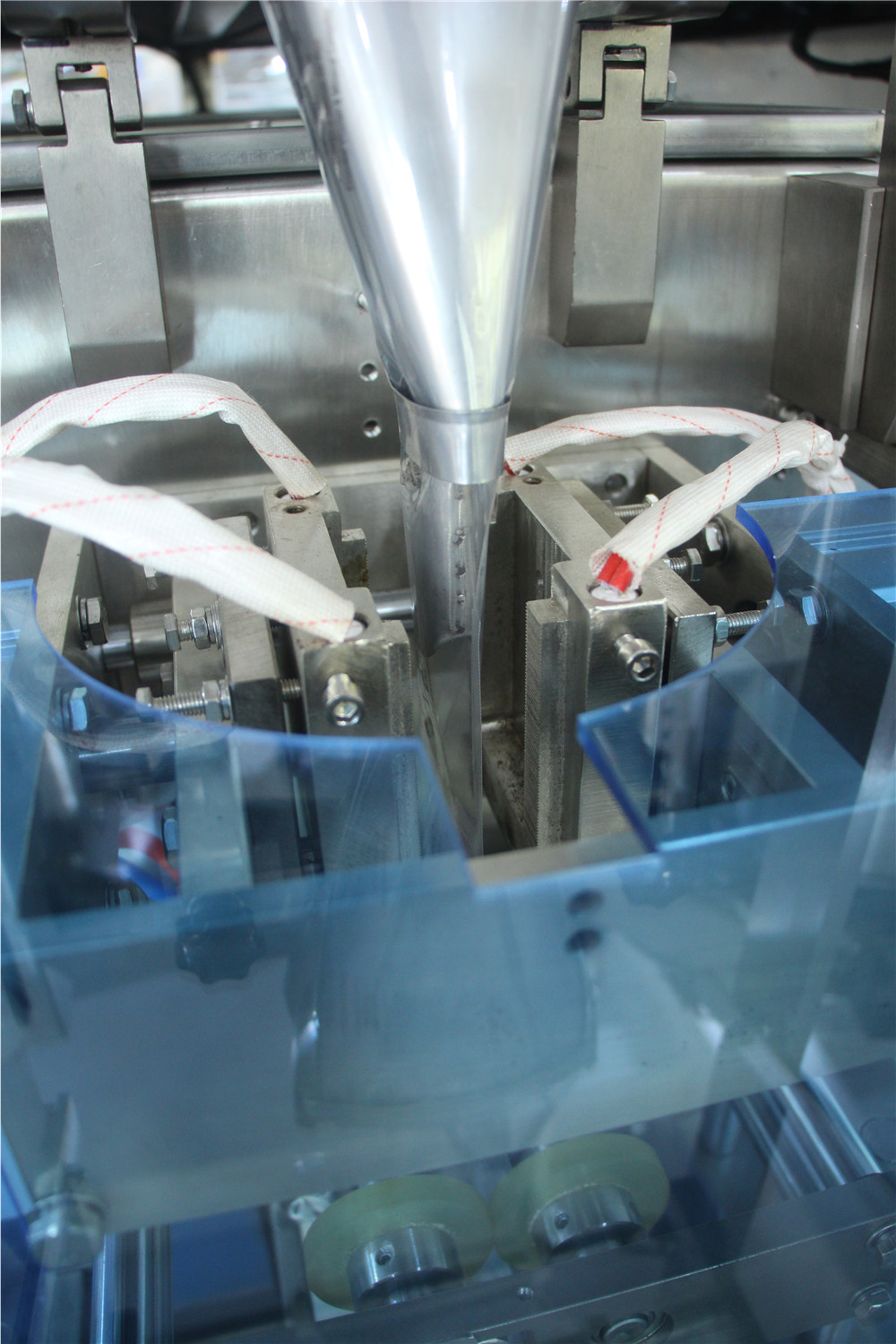 Four Vibrator Bowl Packaging Machine Fastener Bolt Lock Washer Nuts Counting Packing System with Vibrating Feeder
