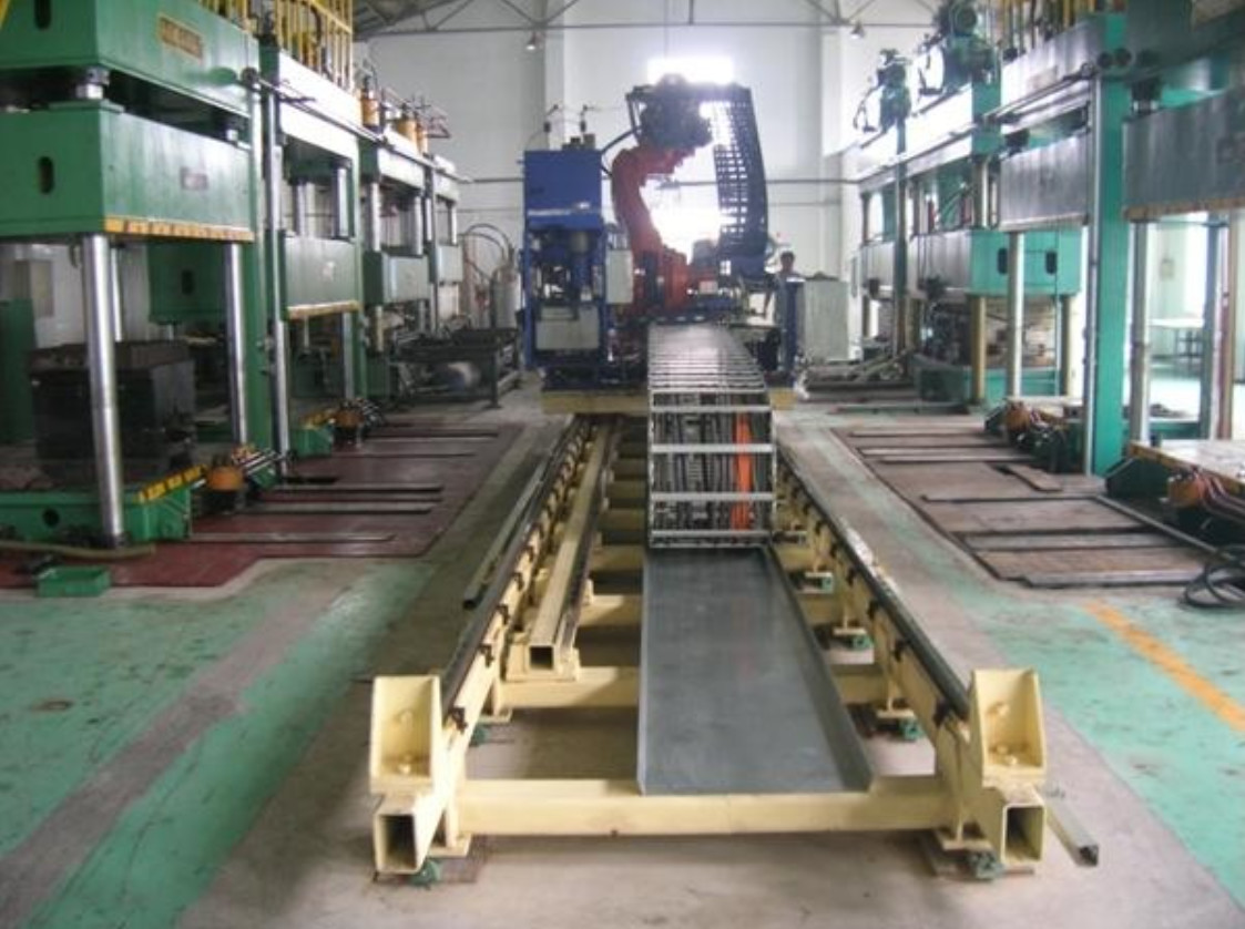 Robot Seventh Axis Walking System