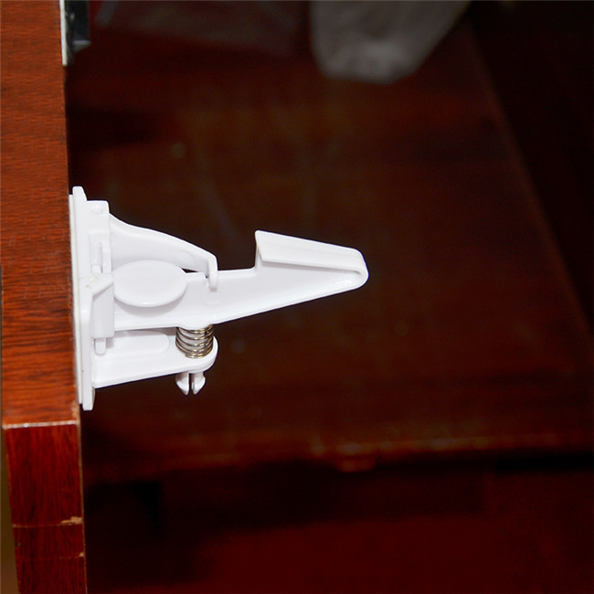 lightweight Baby Safety Magnetic Locks , Spring Action Locks Safety Cabinet Latches