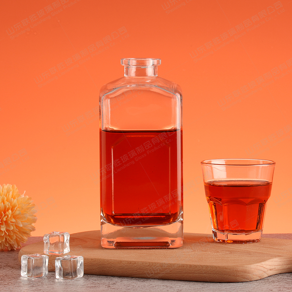 Body Material Glass Clear Bottle for Tequila Liqueur 500ml 1000ml Unique Carved Flat