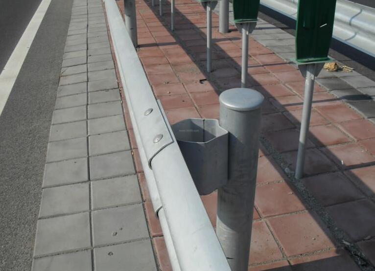 Road Traffic Safe Galvanized Highway Guardrail Blocker/Spacer Customized