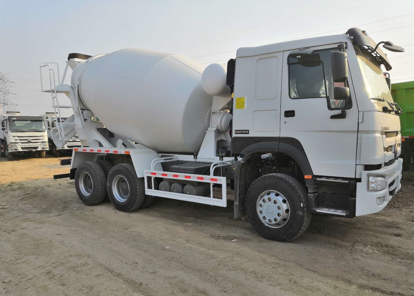 6x4 Concrete Mixer Truck Diesel Fuel Light Duty Commercial Trucks Sinotruk Howo7