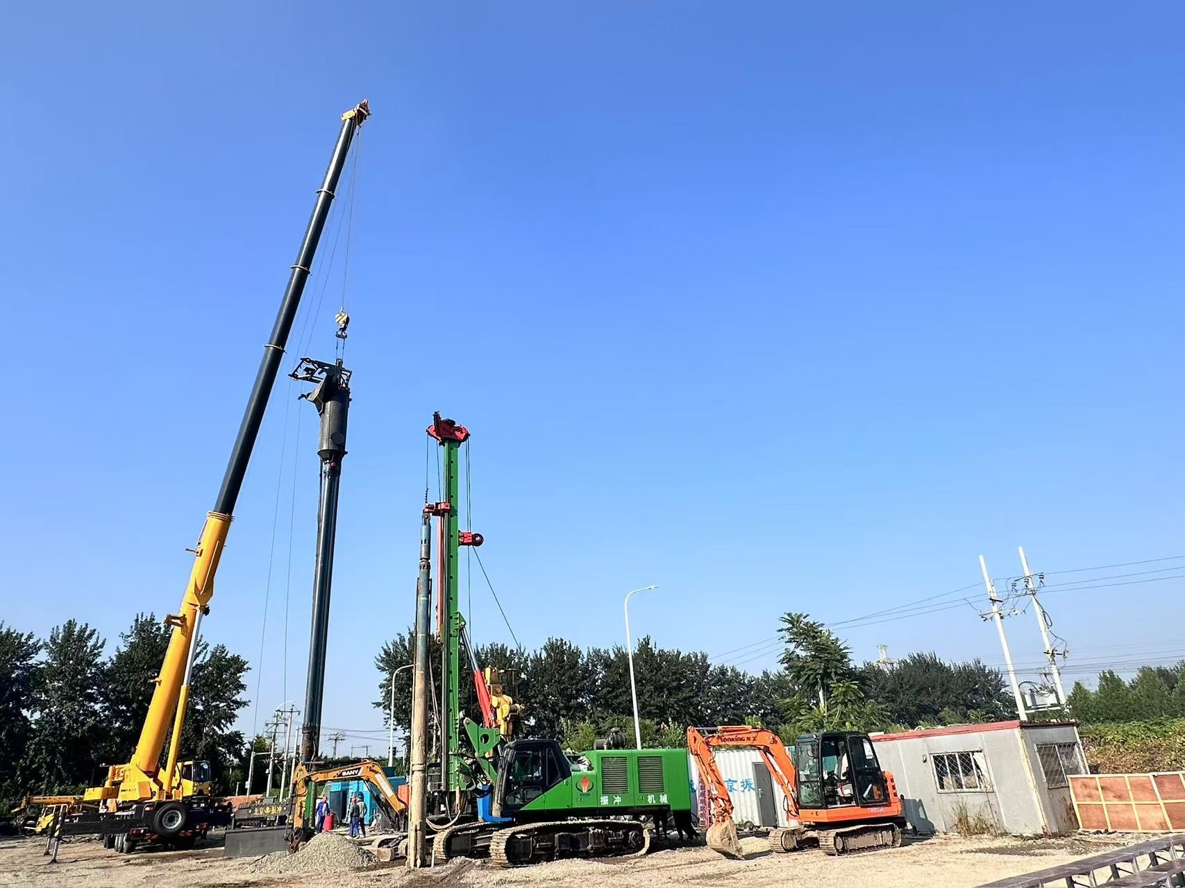 BVEM 214kN Centrifugal Force Hydraulic Vibroflot Oil Adjust Vibration Frequency For Soil Compaction