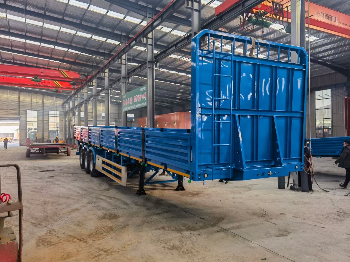 CIMC 40FT 3 Axle tare weight 8.5t 1300*2500mm heavy duty mechanical suspension 13pc leaf spring Wall Side Rollover semi trailer