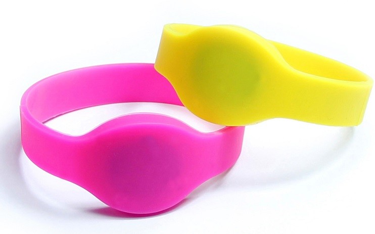 ISO 14443 A 13.56 Mhz Rfid Wristband Silicone PVC RFID Enabled Wristband