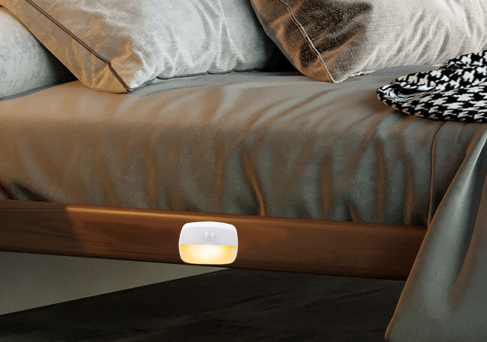 0.8W 30LM Plug In Night Lamp PIR Sensor 100 Degree For Closet Aisle Hallway