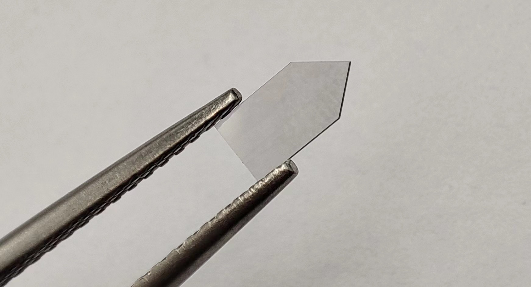Ultra Thin Diamond Surgical Blades CVD Diamond Scalpel 110 Orientation 2PT 6.5*1*0.2