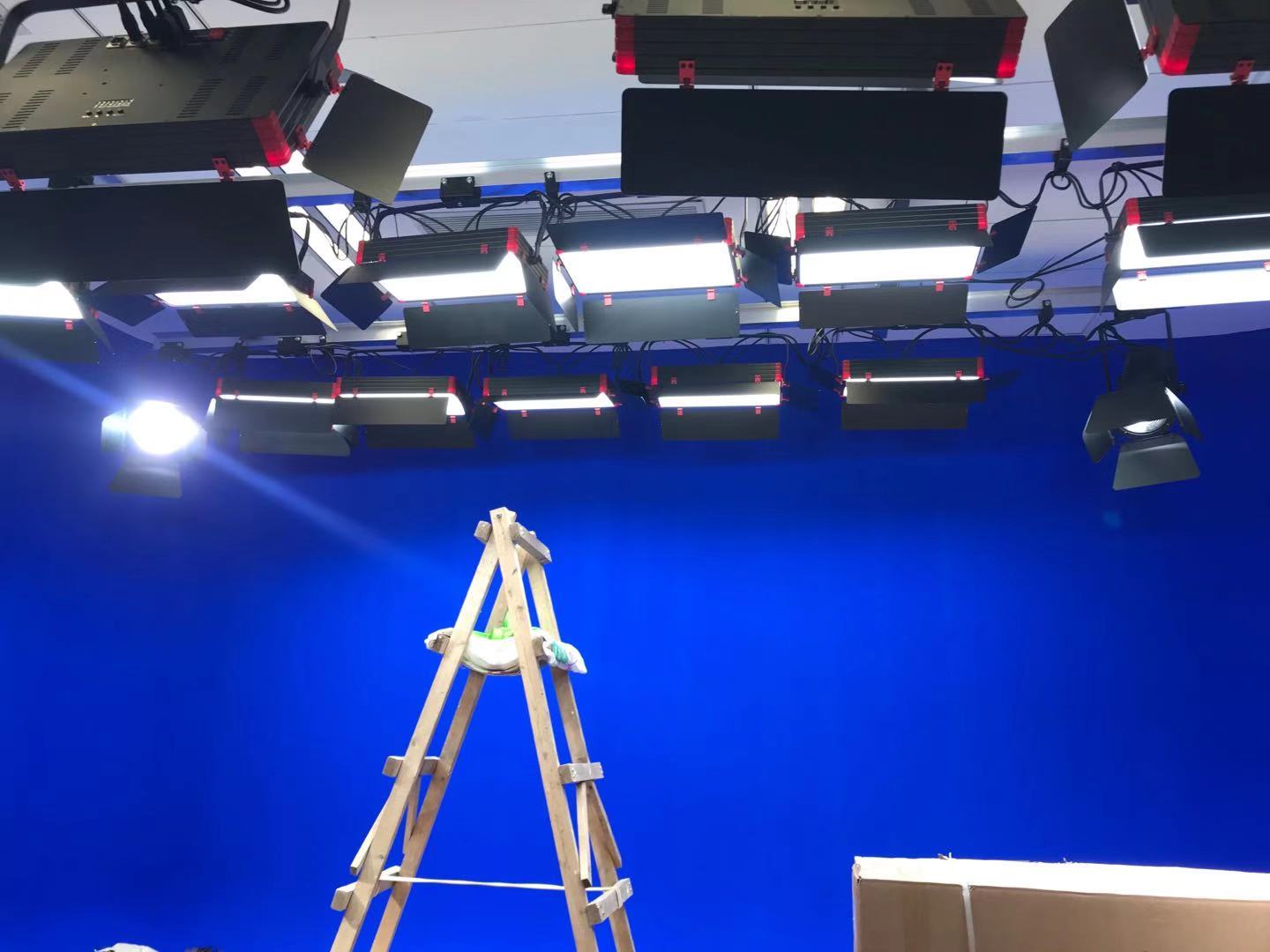 TYSTVideo LED740 160W LED Panel Soft Video Light Perfect for TV Station/Studio Videos