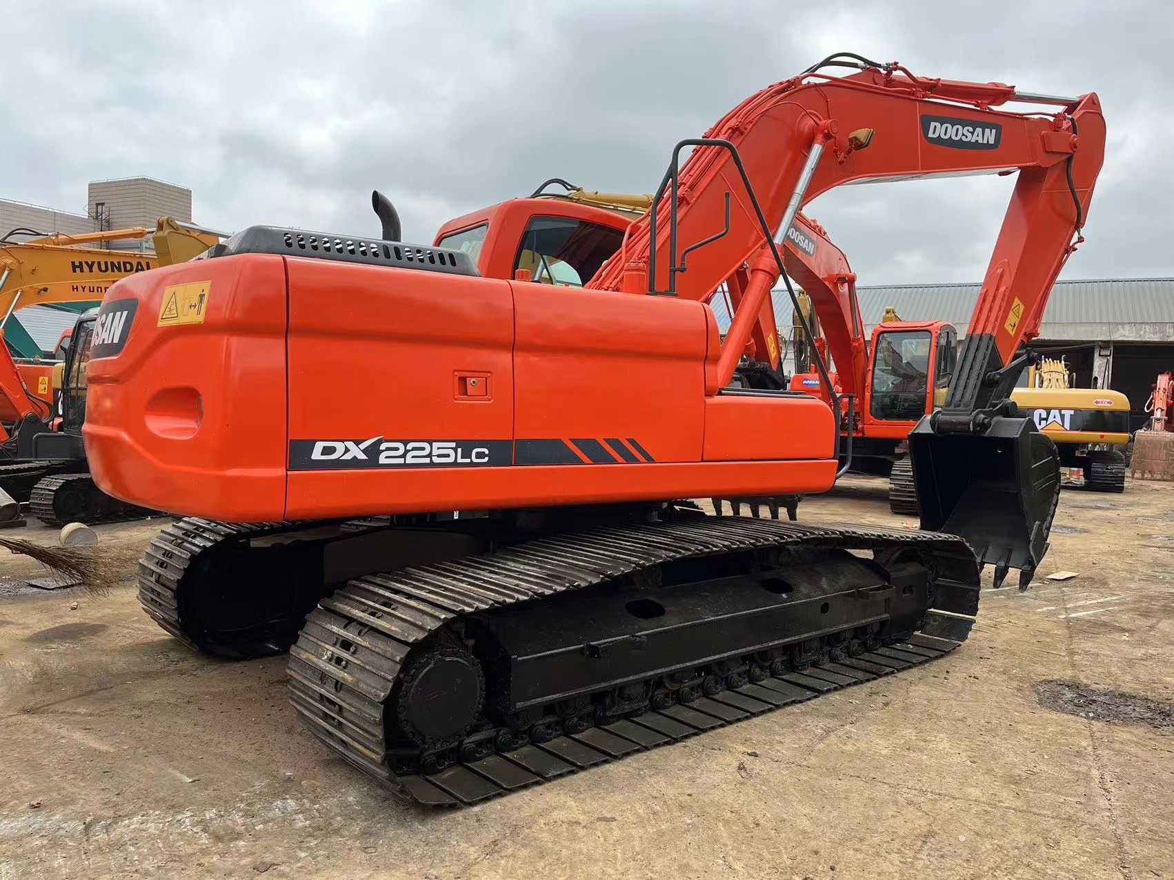22 Ton Used Doosan Crawler Excavator In Original Color