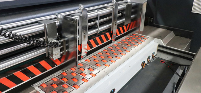 Lead Edge Feeding 2 Color Corrugated Box Flexo Printing Machine With Slotter