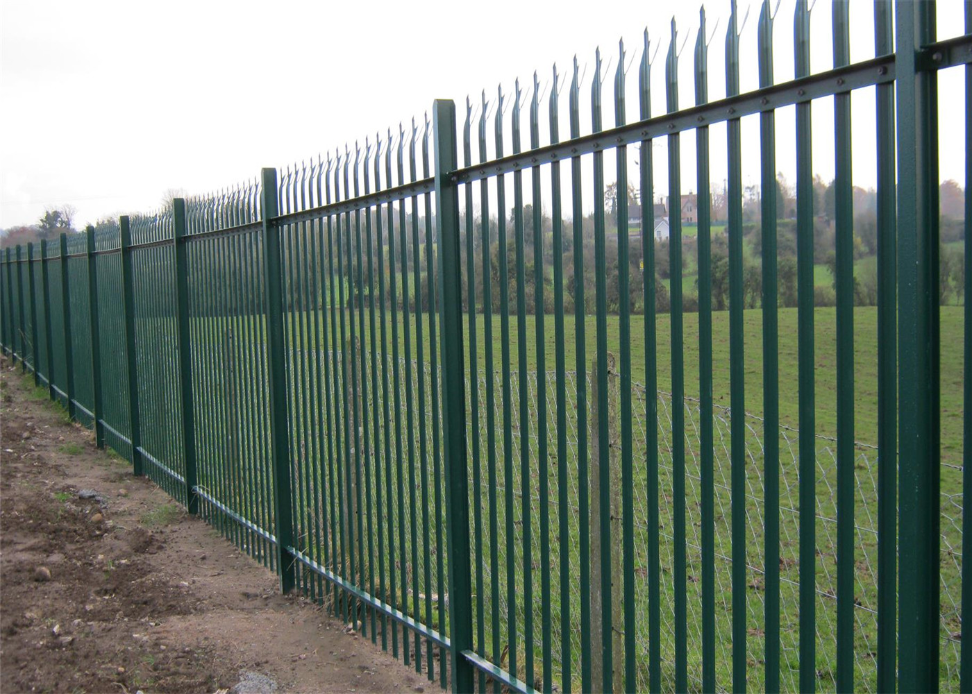 Hot dipped Galvanized Palisade fencing