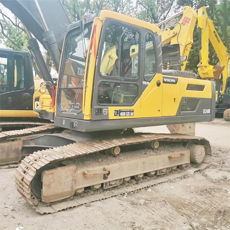 Volvo EC240 Excavator with Crawler Track and 1.2 m3 Bucket Capacity in Good Condition