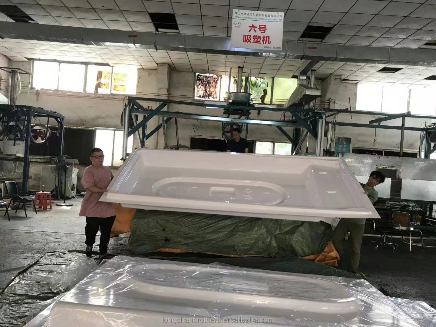 Large Vacuum Formed Water Tank made of Polycarbonate Material with Customized Logo Acceptable